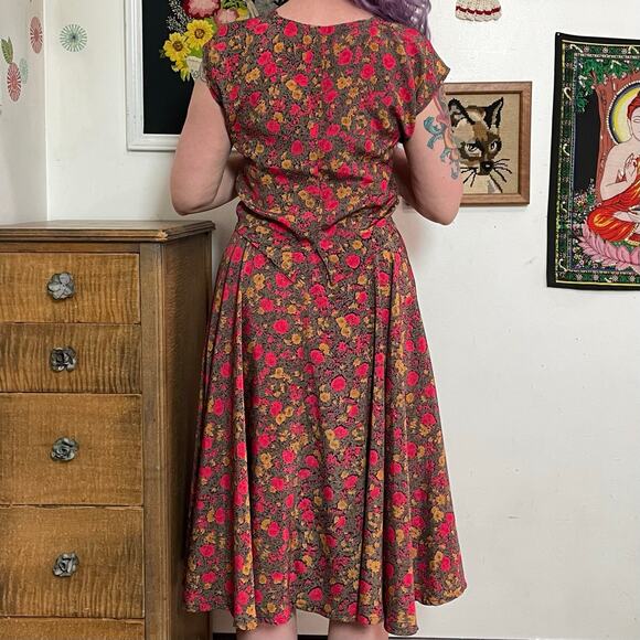 Vintage Red and Gold Floral Skirt Set, 1970s Flower Print Blouse & Skirt Size S - Picture 7 of 11